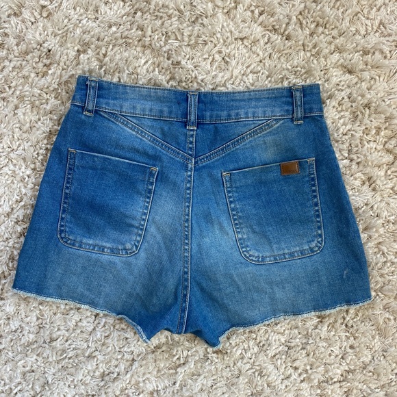 Roxy front pocket shorts! Used but in excellent condition! - Picture 2 of 3